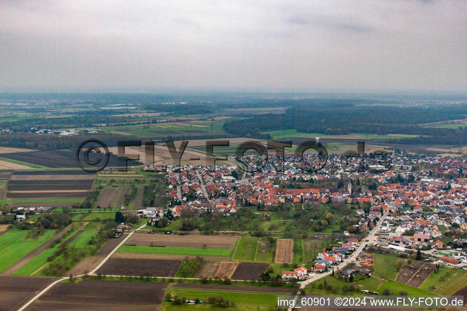 Liedolsheim dans le département Bade-Wurtemberg, Allemagne du point de vue du drone