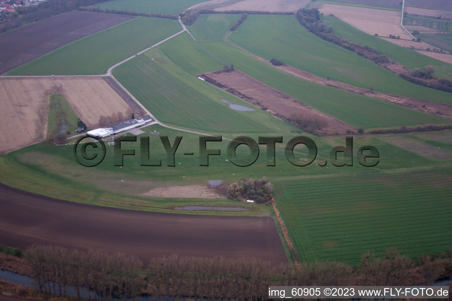 Vue aérienne de Aérodrome EDRI de Linkenheim à Linkenheim-Hochstetten dans le département Bade-Wurtemberg, Allemagne