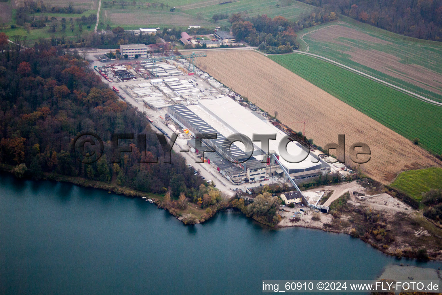 Vue aérienne de Usine de pièces préfabriquées en béton Linkenheim GmbH & Co. KG à Linkenheim-Hochstetten dans le département Bade-Wurtemberg, Allemagne