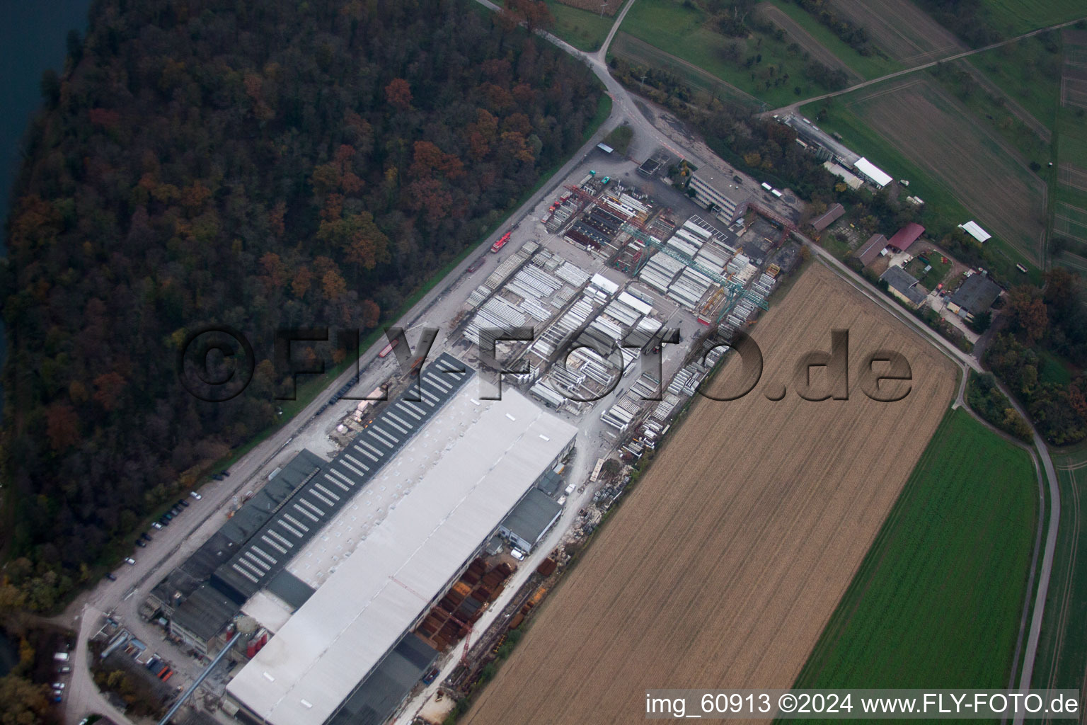 Vue oblique de Usine de pièces préfabriquées en béton Linkenheim GmbH & Co. KG à Linkenheim-Hochstetten dans le département Bade-Wurtemberg, Allemagne