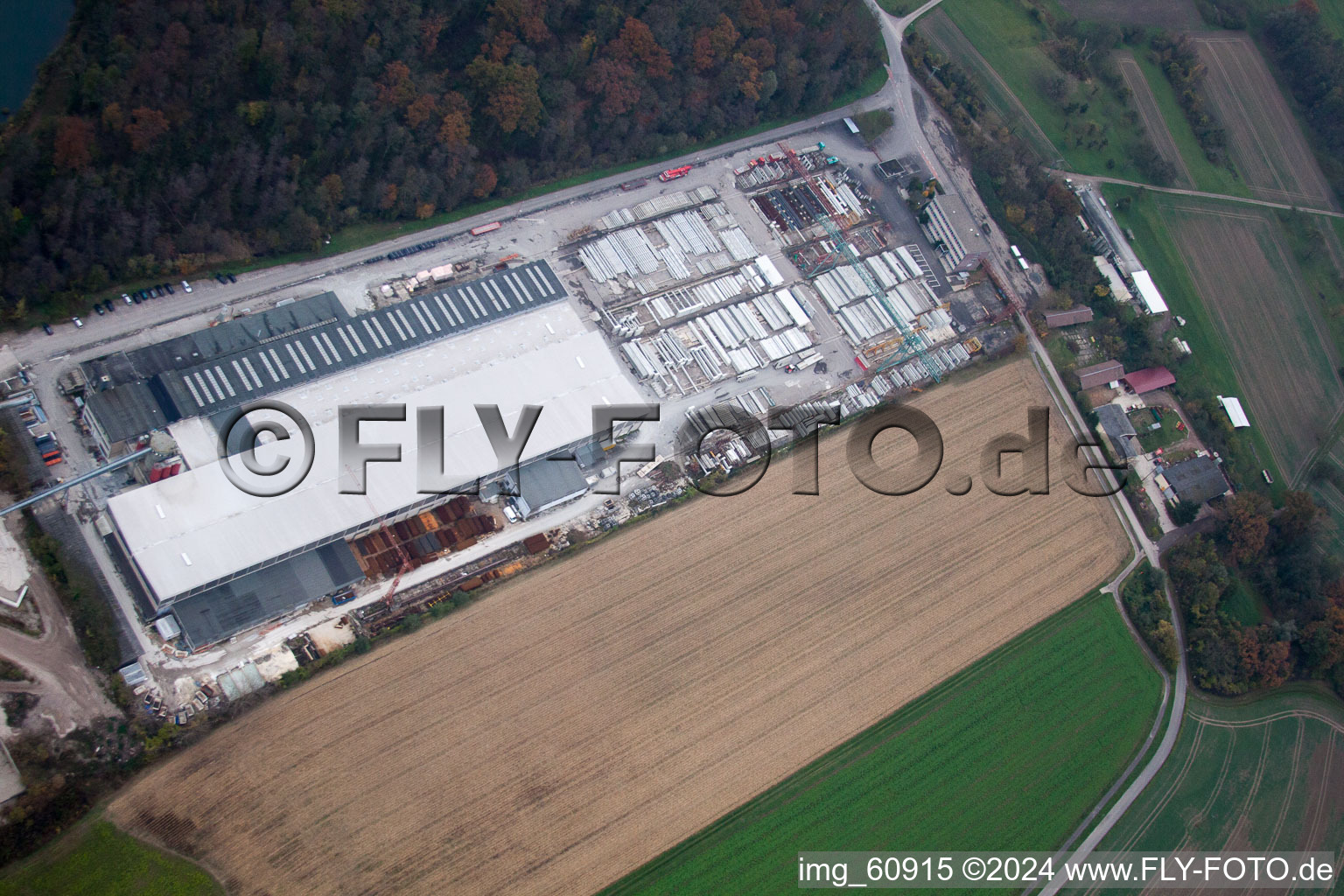 Usine de pièces préfabriquées en béton Linkenheim GmbH & Co. KG à Linkenheim-Hochstetten dans le département Bade-Wurtemberg, Allemagne d'en haut