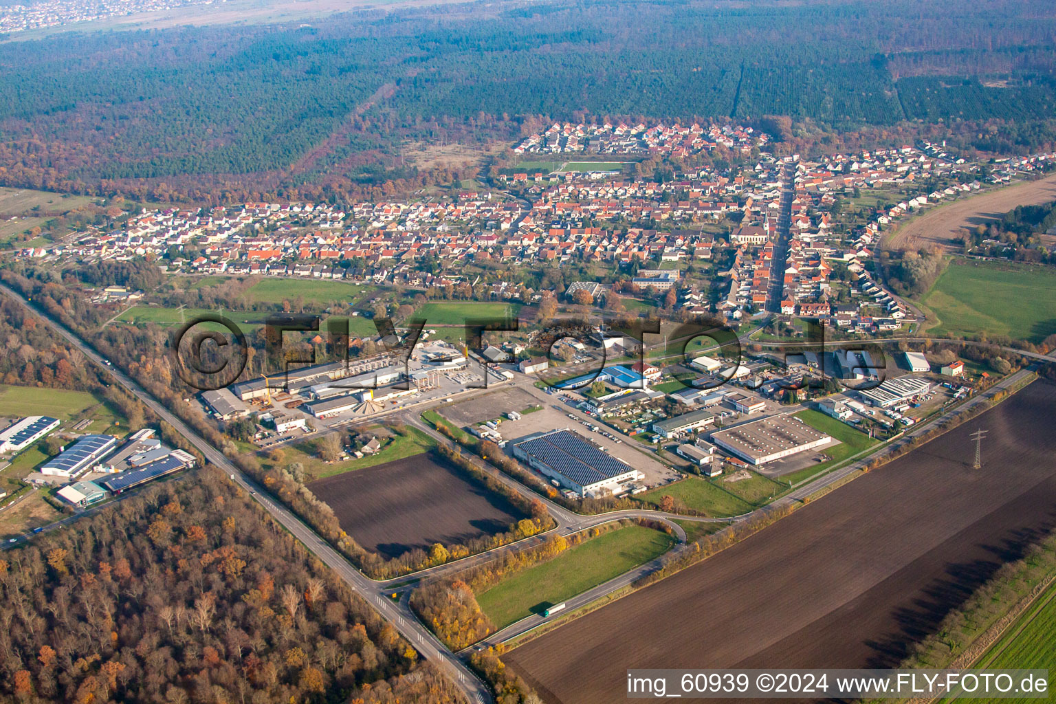 Photographie aérienne de Vue des rues et des maisons des quartiers résidentiels à le quartier Huttenheim in Philippsburg dans le département Bade-Wurtemberg, Allemagne