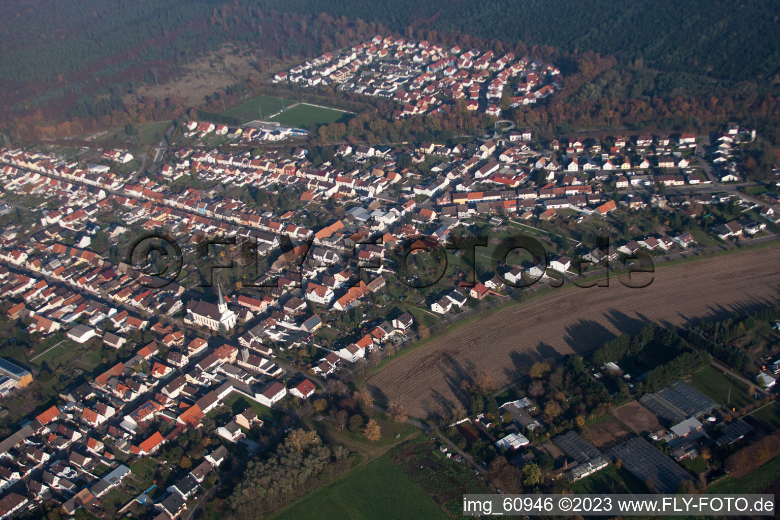 Enregistrement par drone de Quartier Huttenheim in Philippsburg dans le département Bade-Wurtemberg, Allemagne