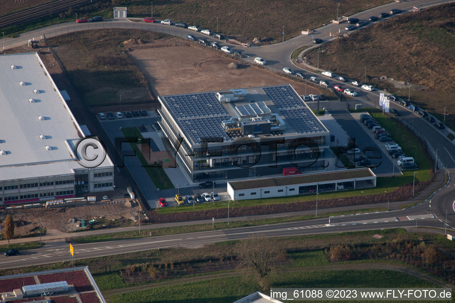 N, zone industrielle à Rülzheim dans le département Rhénanie-Palatinat, Allemagne vu d'un drone