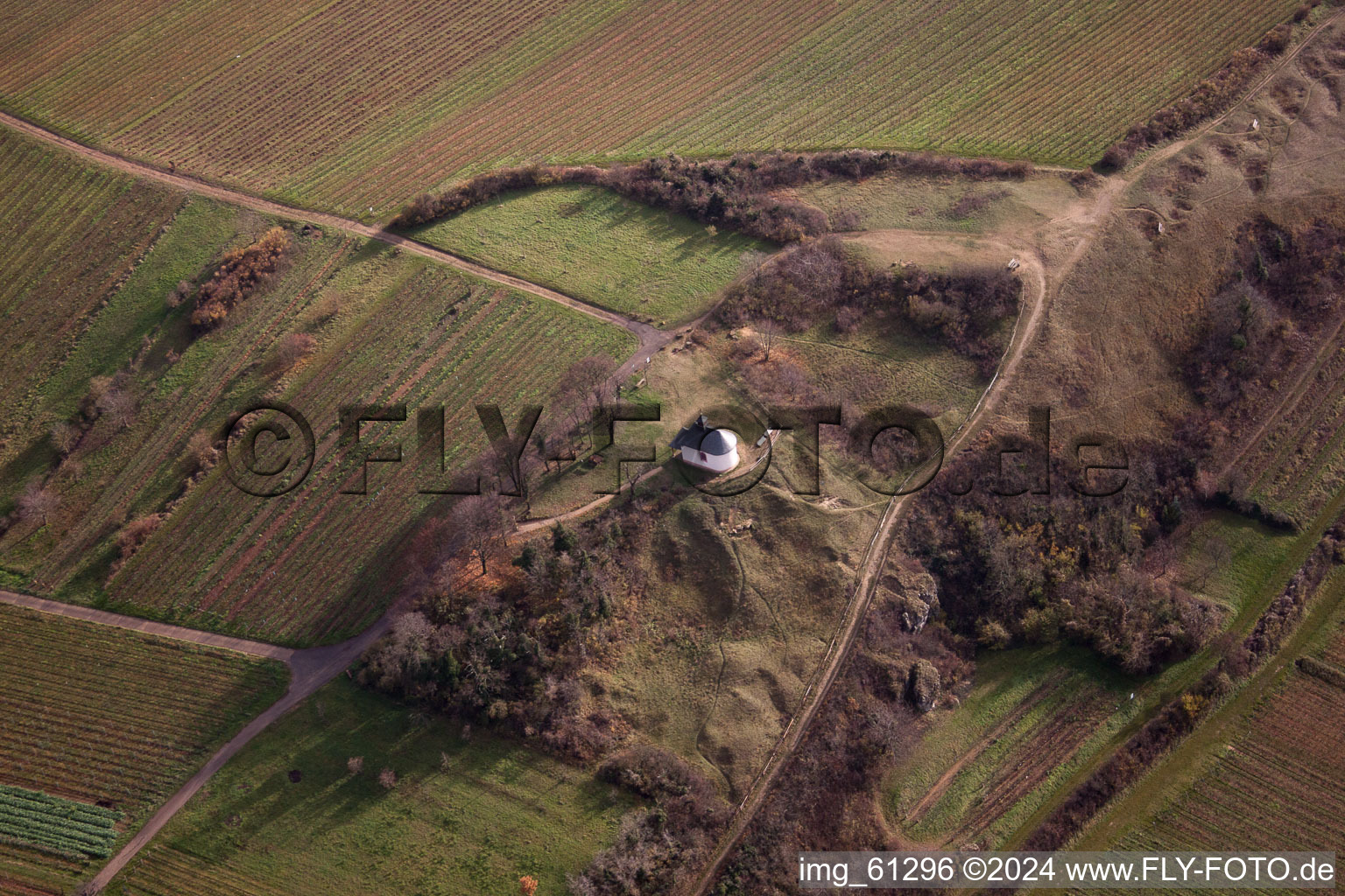 Vue aérienne de Petite chapelle de Kalmit à le quartier Ilbesheim in Ilbesheim bei Landau in der Pfalz dans le département Rhénanie-Palatinat, Allemagne