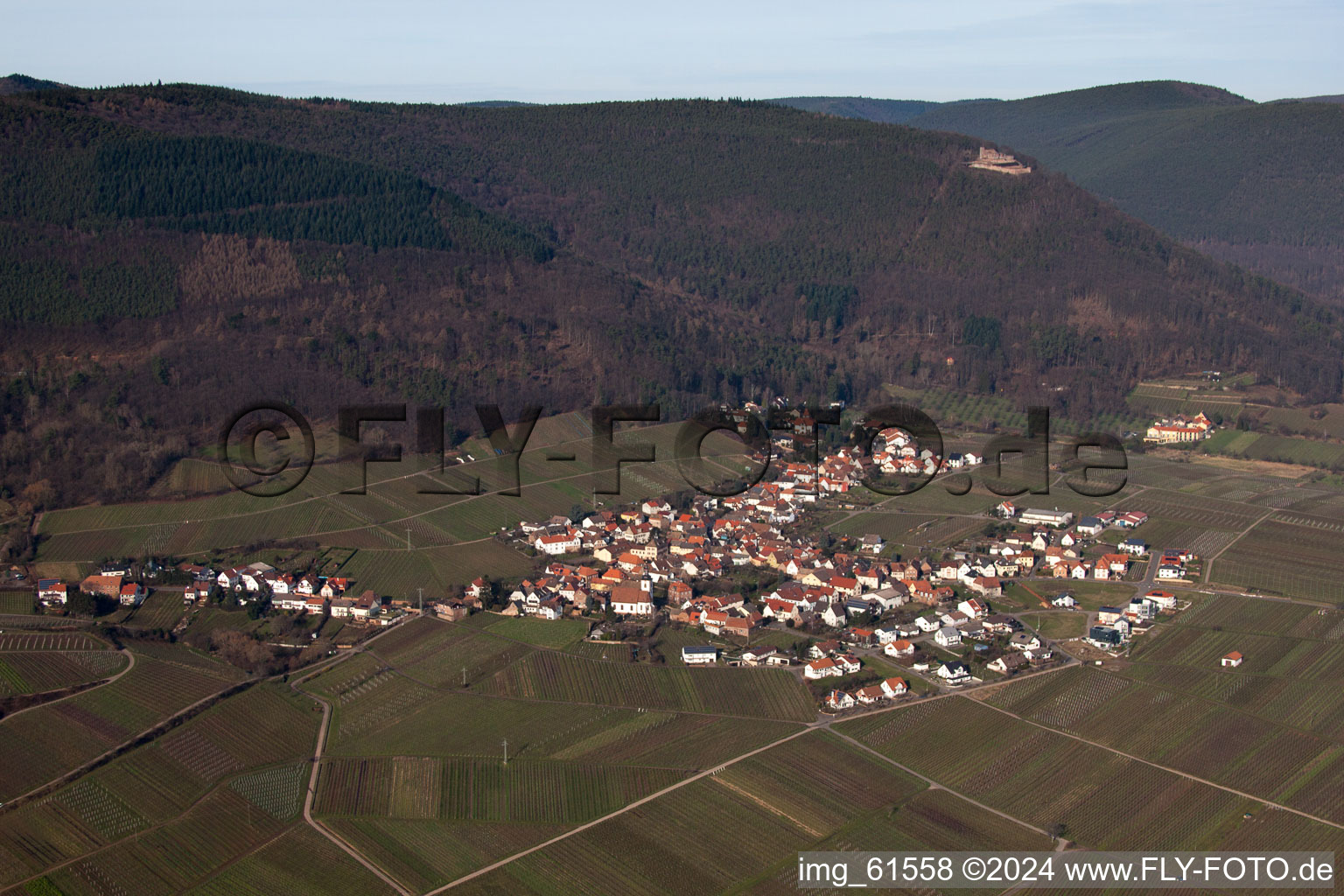 Vue aérienne de Du sud-est à Weyher in der Pfalz dans le département Rhénanie-Palatinat, Allemagne