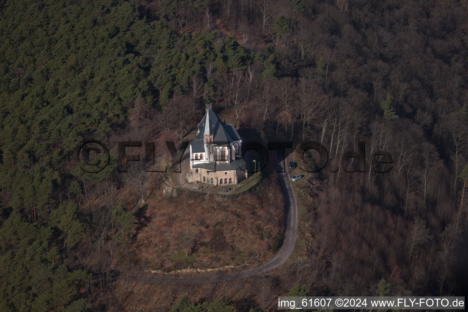 Enregistrement par drone de Chapelle Anne à Burrweiler dans le département Rhénanie-Palatinat, Allemagne