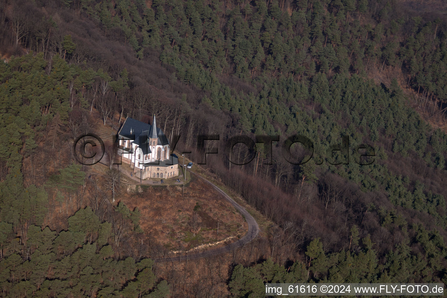 Chapelle Anne à Burrweiler dans le département Rhénanie-Palatinat, Allemagne d'un drone