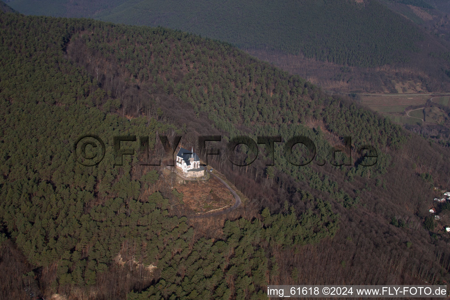 Vue aérienne de Chapelle Anne à Burrweiler dans le département Rhénanie-Palatinat, Allemagne