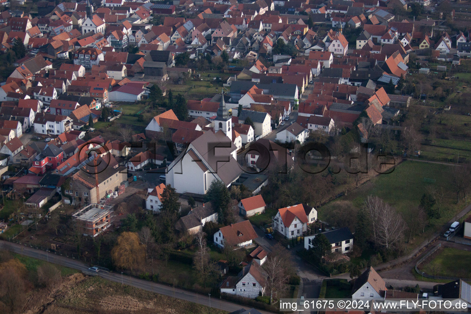 Offenbach an der Queich dans le département Rhénanie-Palatinat, Allemagne du point de vue du drone