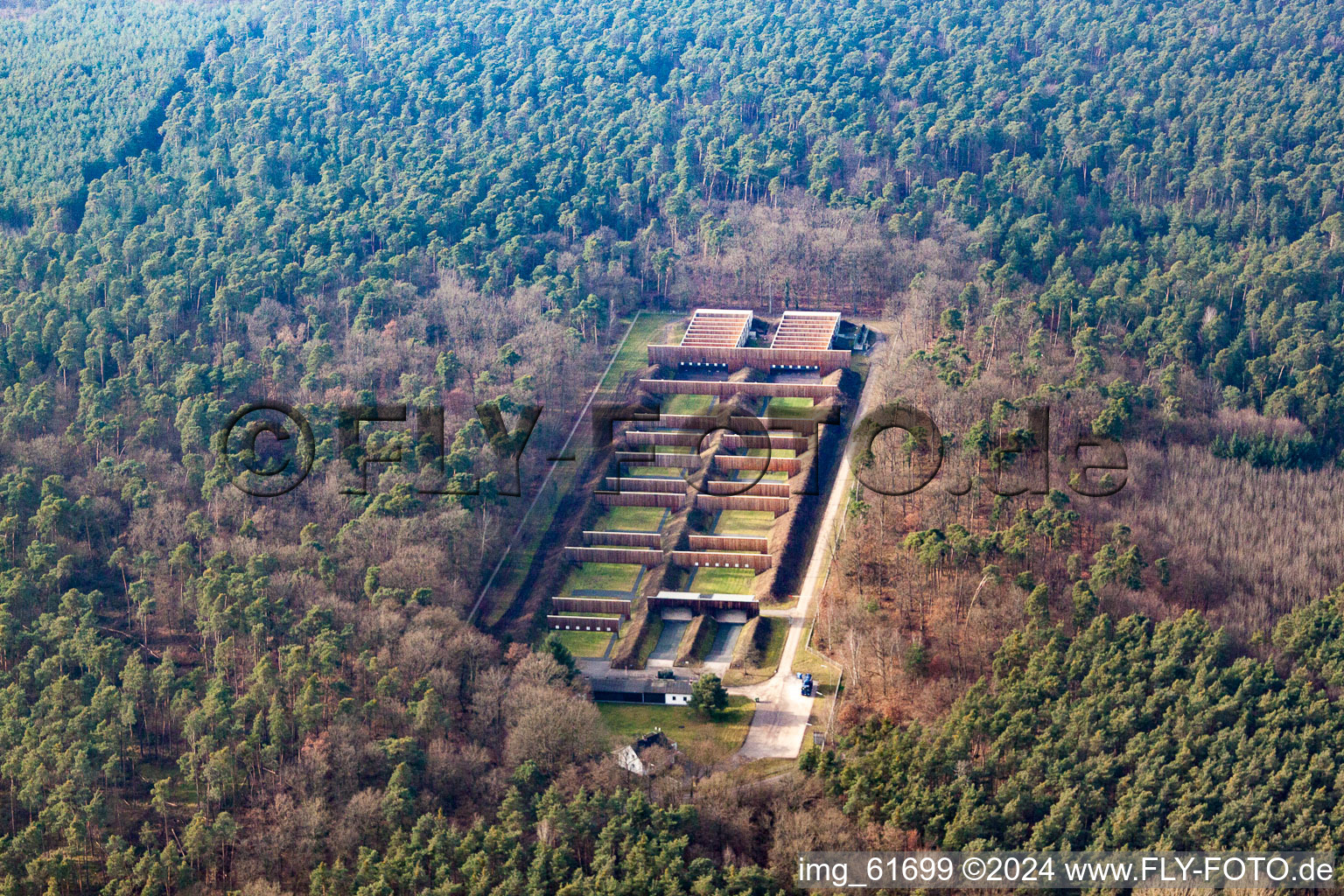 Vue aérienne de Champ de tir de la Bundeswehr à Germersheim dans le département Rhénanie-Palatinat, Allemagne