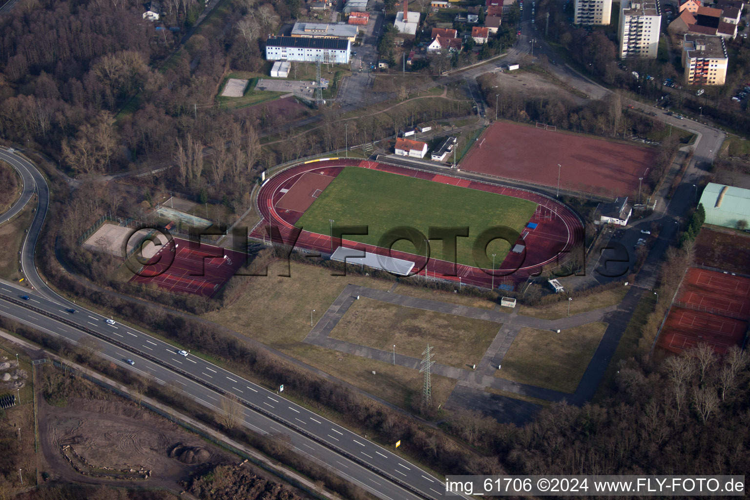 Vue aérienne de Caserne Sponeck, terrain de sport à Germersheim dans le département Rhénanie-Palatinat, Allemagne