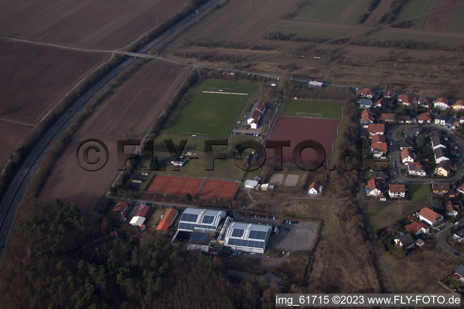 Vue aérienne de Terrains de sport à Lingenfeld dans le département Rhénanie-Palatinat, Allemagne