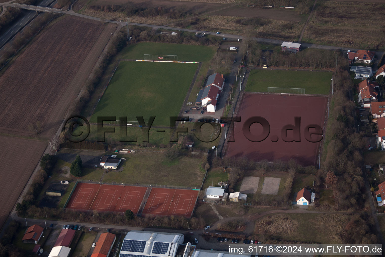 Vue aérienne de Terrains de sport à Lingenfeld dans le département Rhénanie-Palatinat, Allemagne