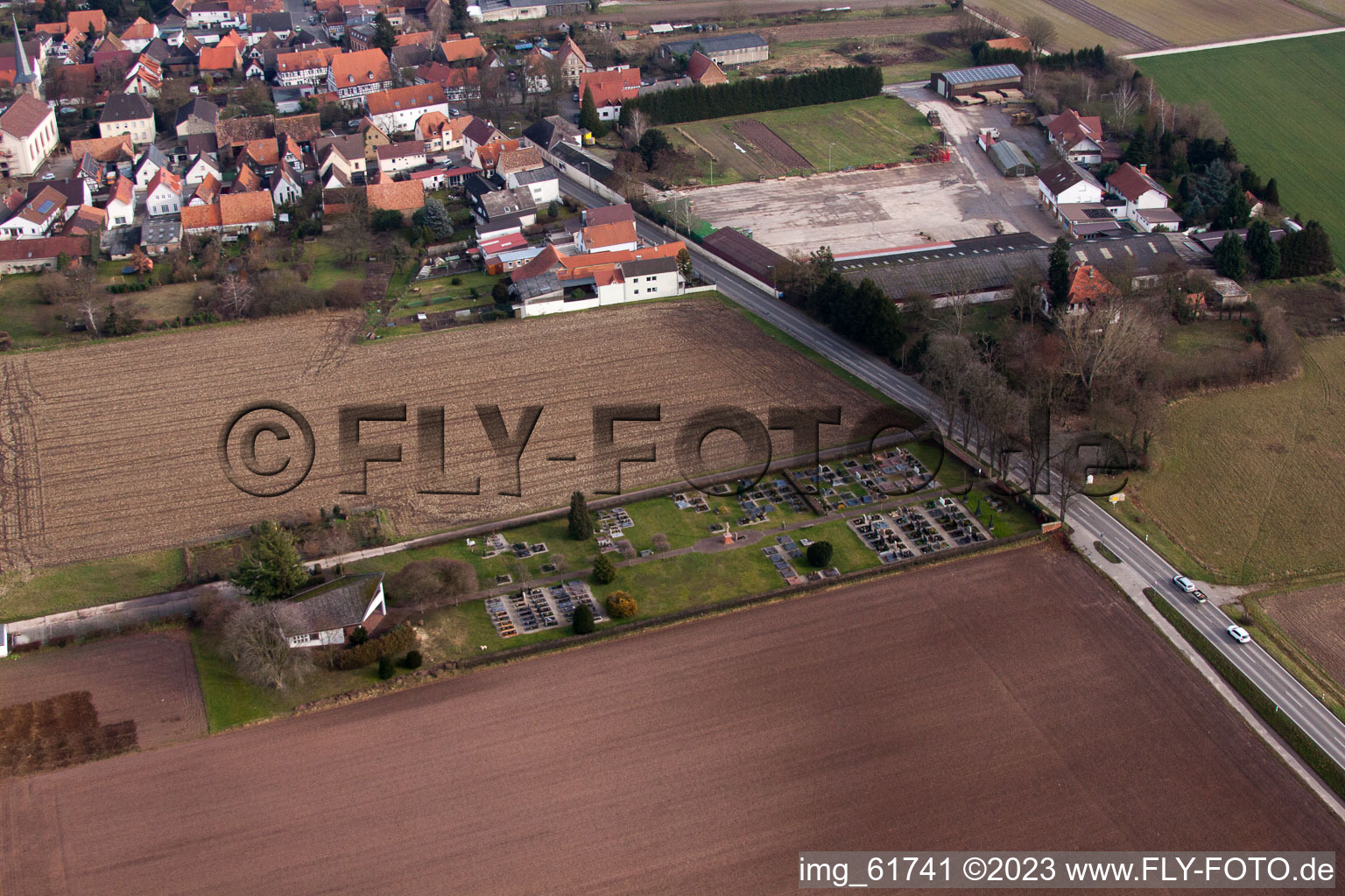 Vue aérienne de Cimetière à Knittelsheim dans le département Rhénanie-Palatinat, Allemagne