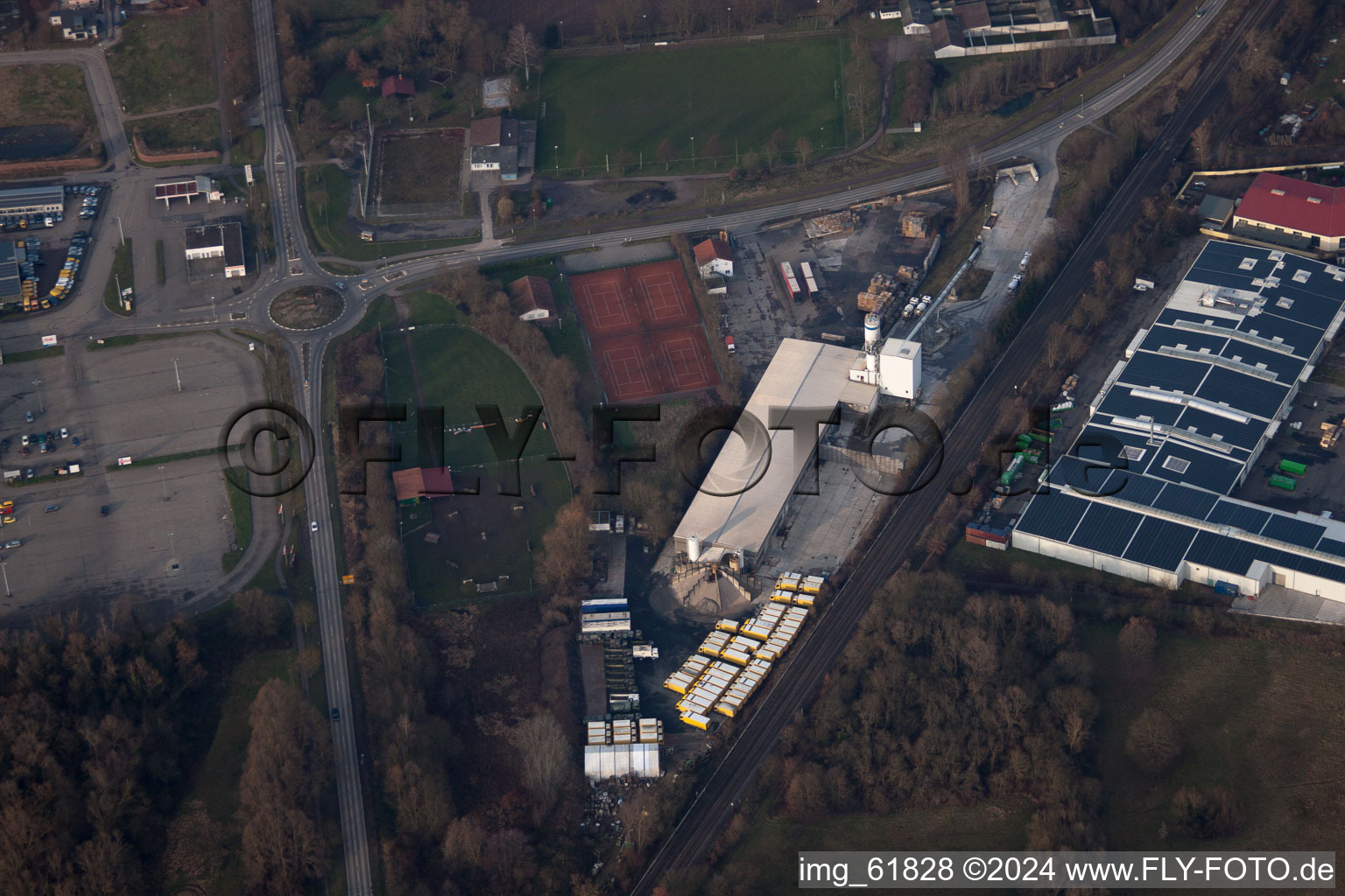 Zone commerciale à Rohrbach dans le département Rhénanie-Palatinat, Allemagne hors des airs