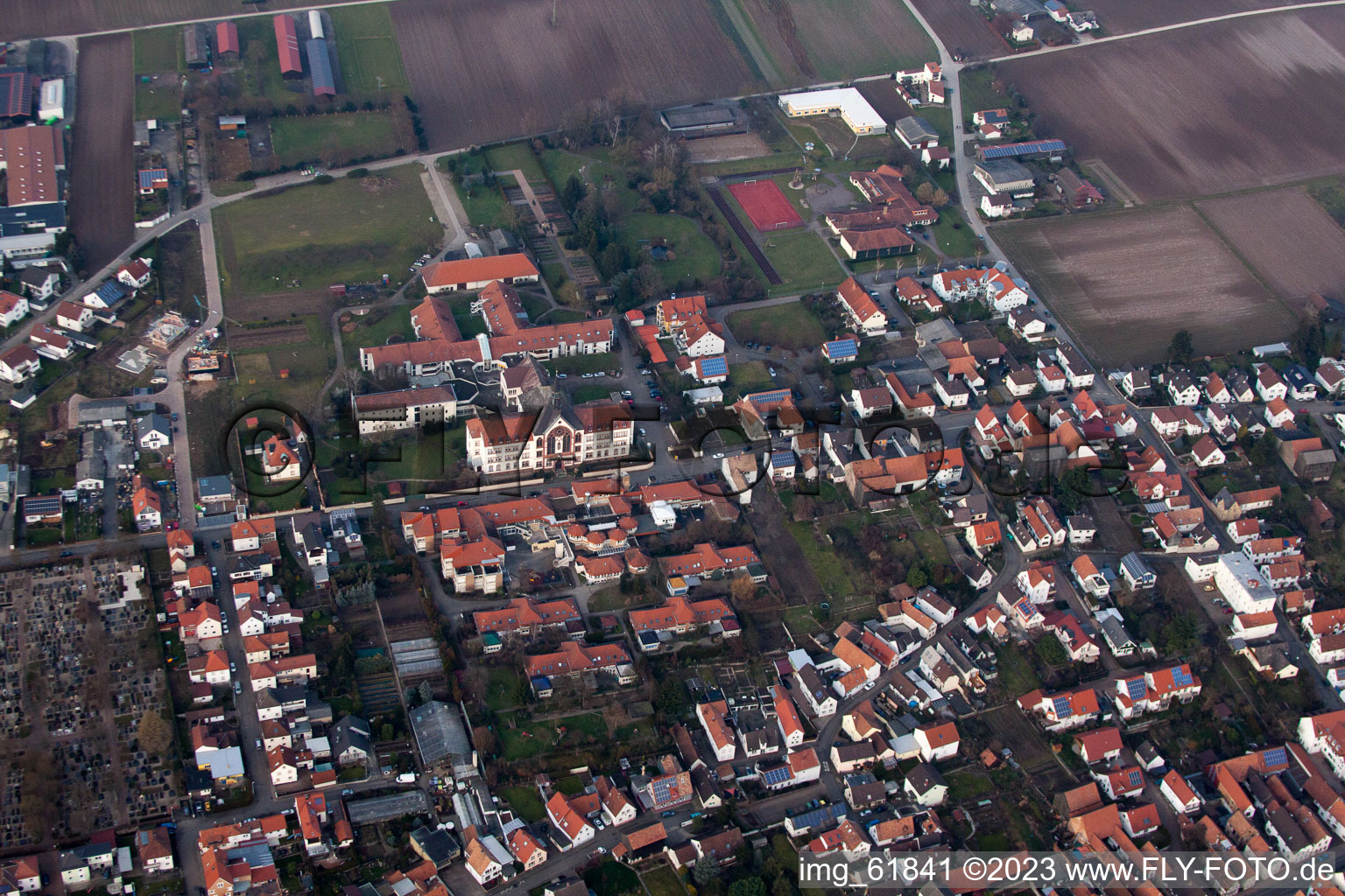 Quartier Herxheim in Herxheim bei Landau dans le département Rhénanie-Palatinat, Allemagne du point de vue du drone