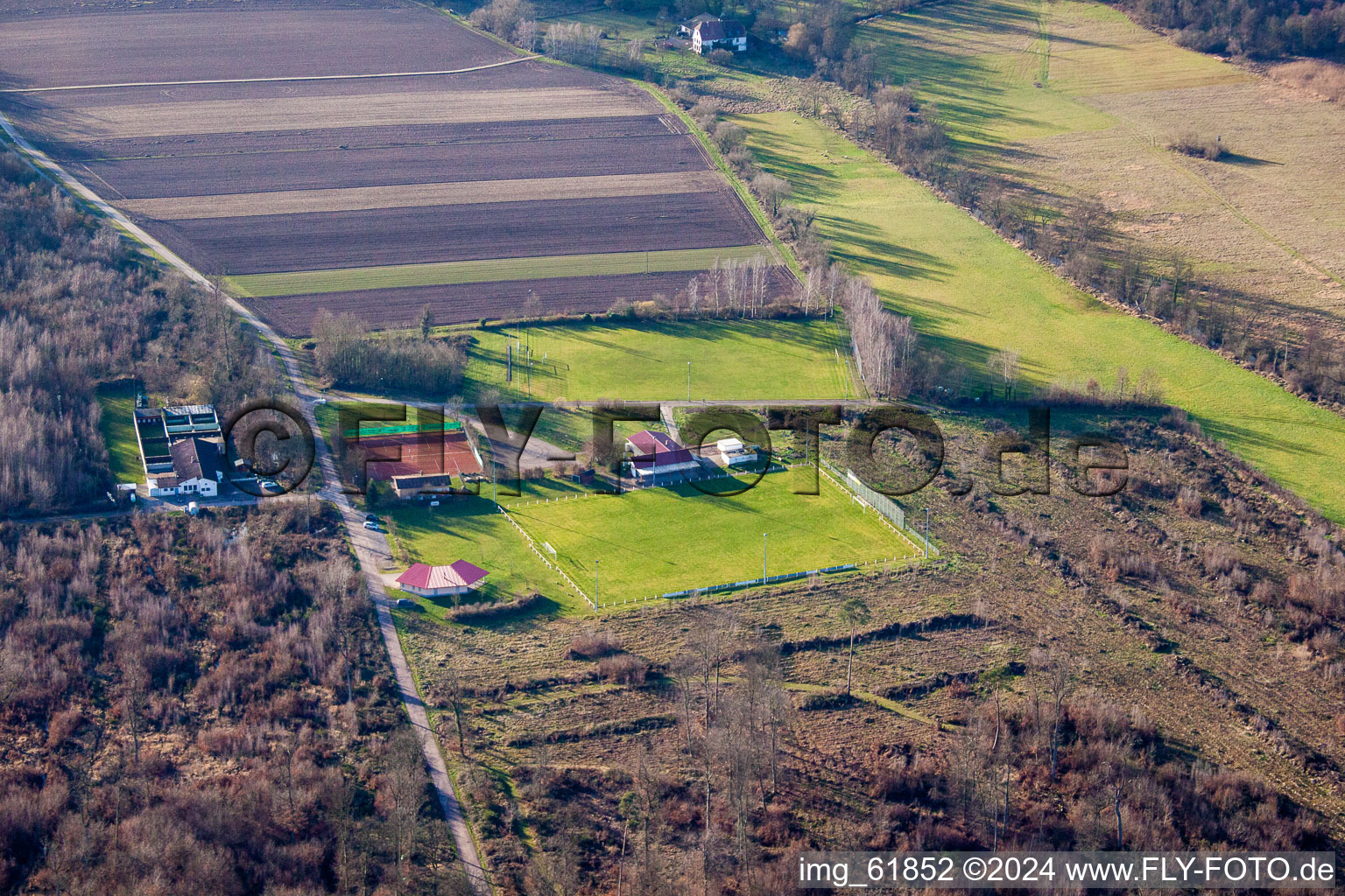 Vue aérienne de Terrain de sport à Steinweiler dans le département Rhénanie-Palatinat, Allemagne