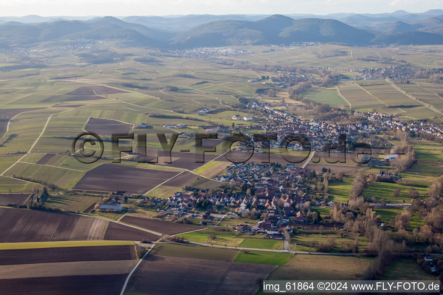 Vue d'oiseau de Quartier Heuchelheim in Heuchelheim-Klingen dans le département Rhénanie-Palatinat, Allemagne