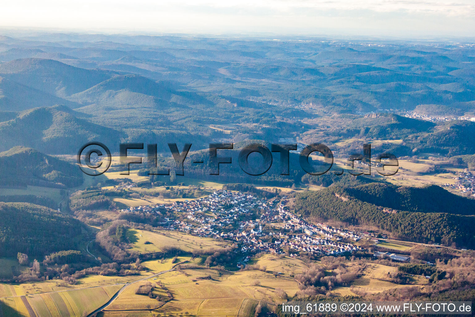 Vue aérienne de De l'est à Busenberg dans le département Rhénanie-Palatinat, Allemagne