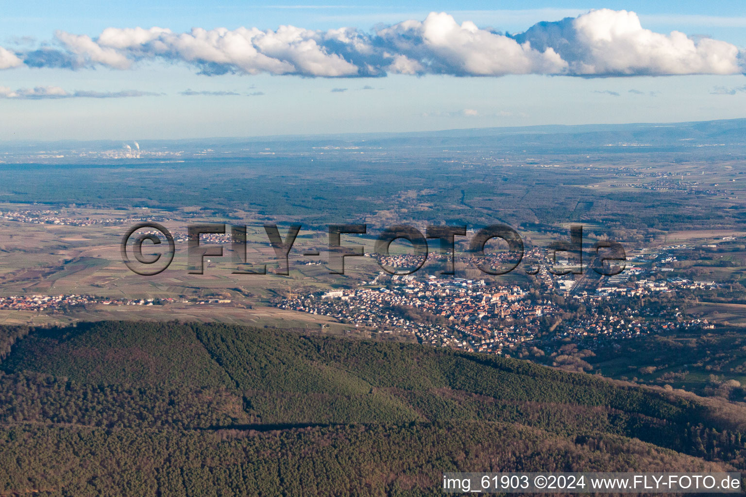 Vue aérienne de De l'ouest à Wissembourg dans le département Bas Rhin, France