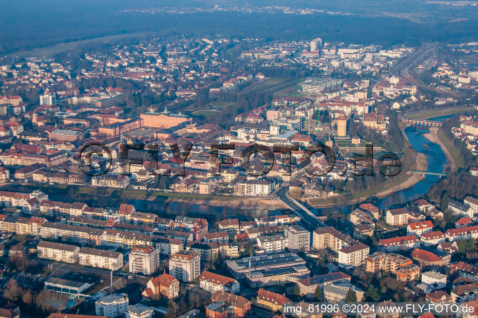 Vue aérienne de Pont Badener sur la Murg dans le quartier Rastatt-Stadtstadt à Rastatt dans le département Bade-Wurtemberg, Allemagne