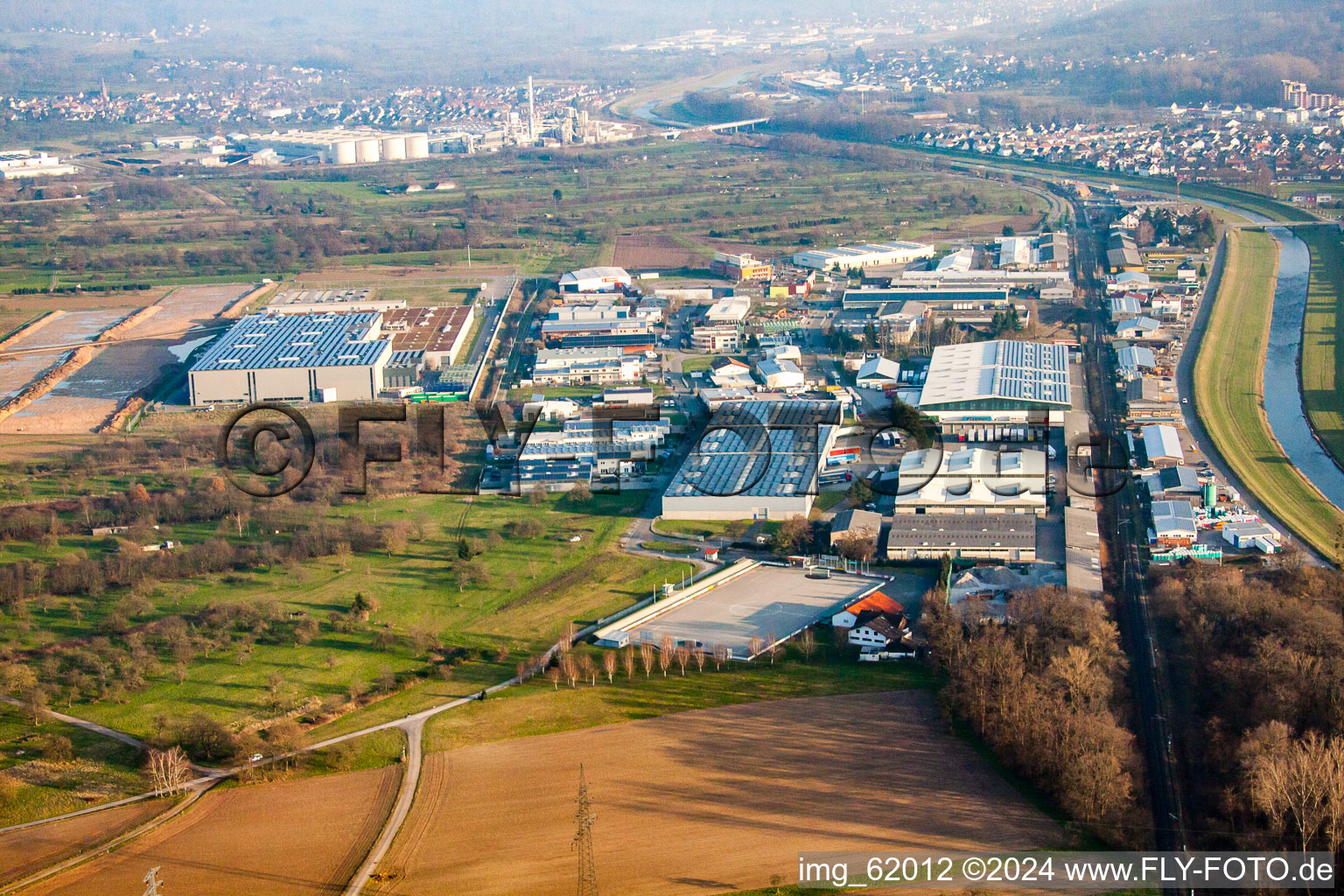 Vue aérienne de Zone industrielle Fritz-Minhardt-Straße à Kuppenheim dans le département Bade-Wurtemberg, Allemagne