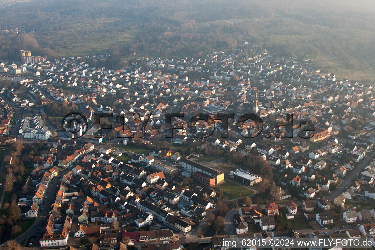 Vue d'oiseau de Kuppenheim dans le département Bade-Wurtemberg, Allemagne