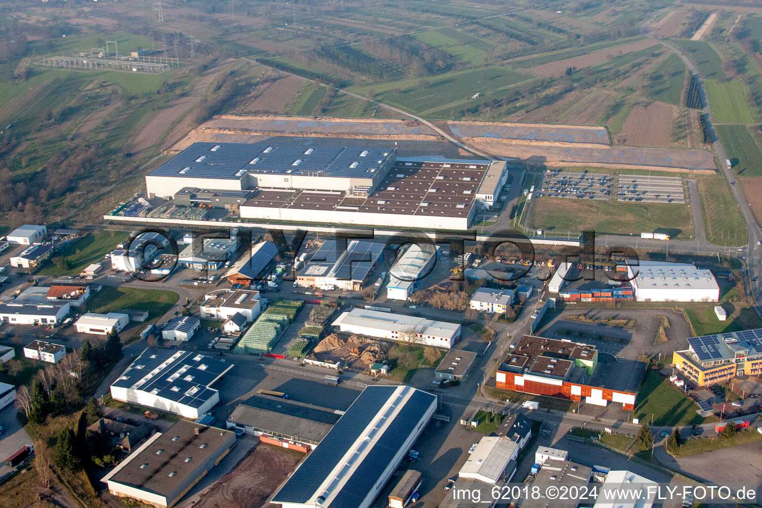 Vue aérienne de Locaux de l'usine Mercedes Benz Kuppenheim à Kuppenheim dans le département Bade-Wurtemberg, Allemagne