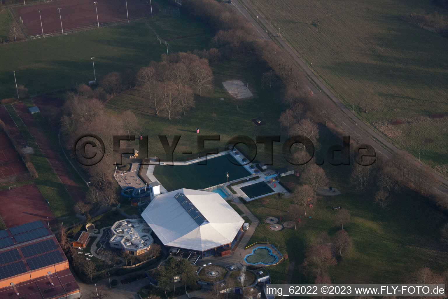 Kuppenheim dans le département Bade-Wurtemberg, Allemagne du point de vue du drone