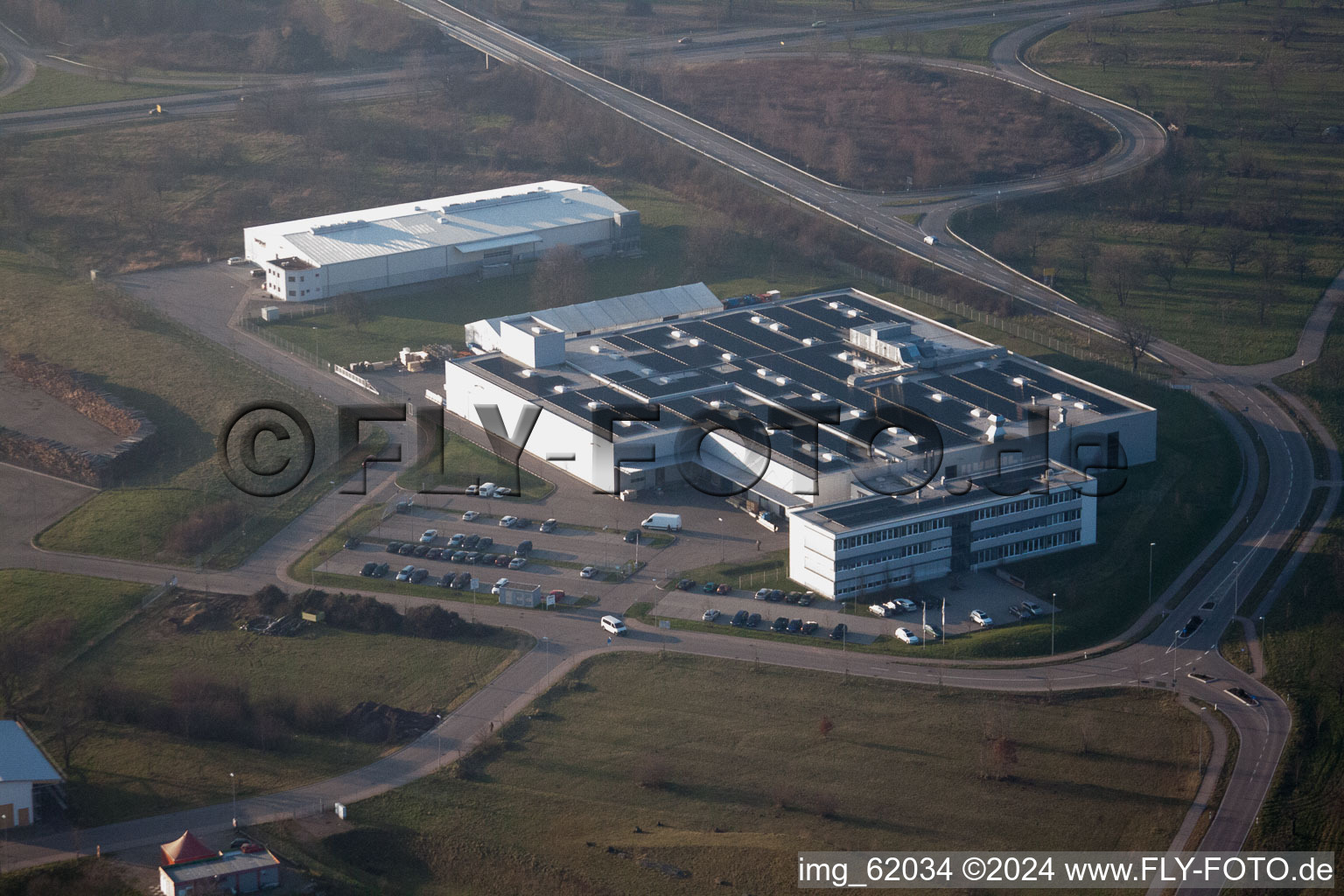 Vue aérienne de Installations techniques dans la zone industrielle de l'usine de panneaux de particules à Bischweier dans le département Bade-Wurtemberg, Allemagne