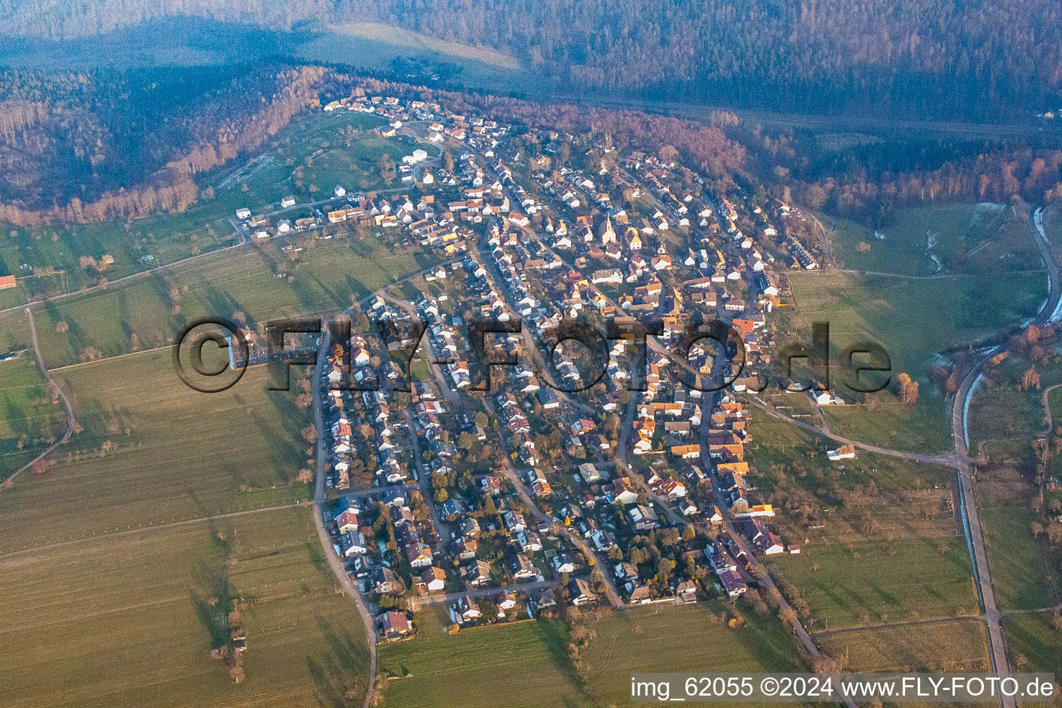 Vue aérienne de De l'ouest à le quartier Burbach in Marxzell dans le département Bade-Wurtemberg, Allemagne