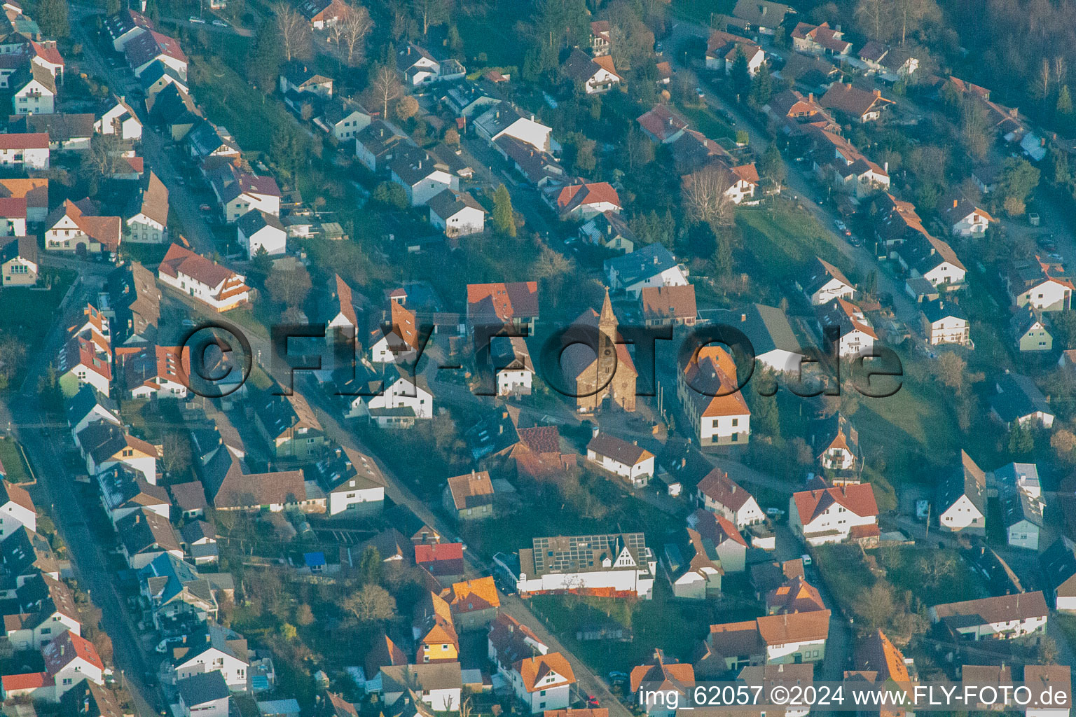 Vue aérienne de Saint Pierre et Paul à le quartier Burbach in Marxzell dans le département Bade-Wurtemberg, Allemagne