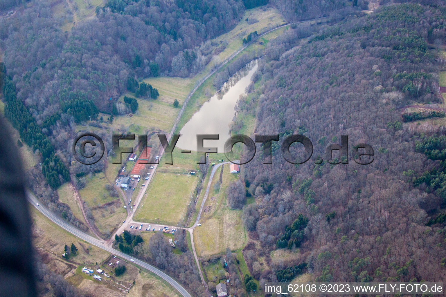 Vue aérienne de Terrain de sport à Klingbach à Silz dans le département Rhénanie-Palatinat, Allemagne