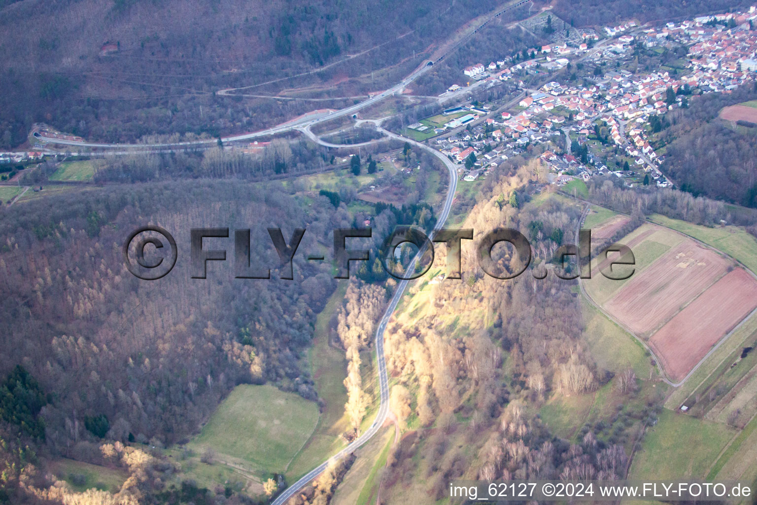 Enregistrement par drone de Annweiler am Trifels dans le département Rhénanie-Palatinat, Allemagne