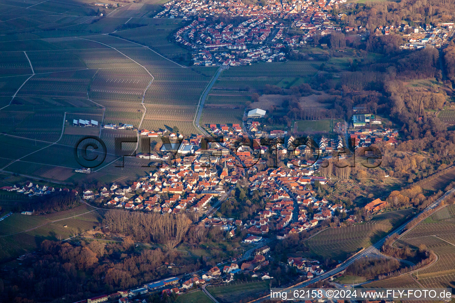 Vue aérienne de Siebeldingen dans le département Rhénanie-Palatinat, Allemagne