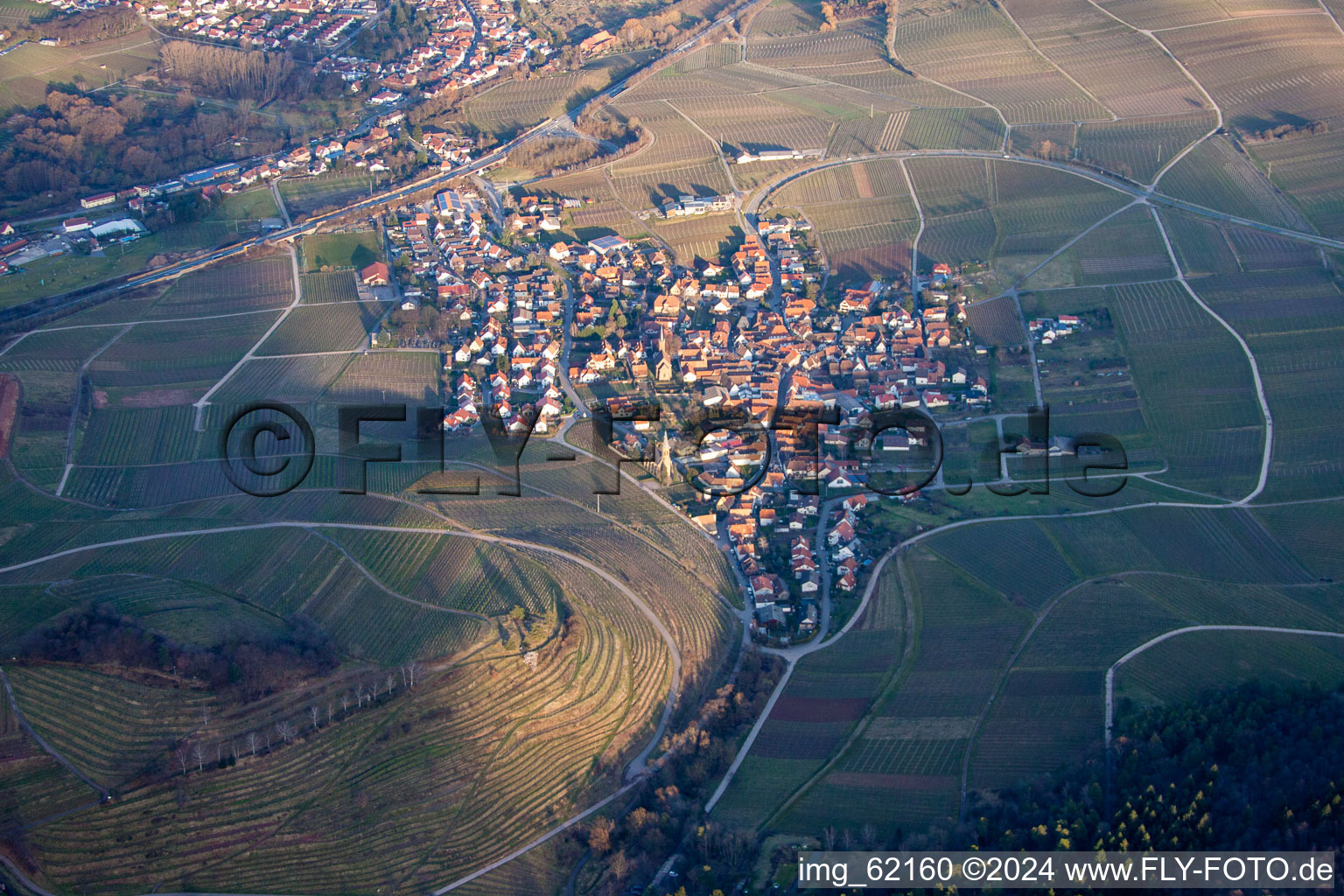 Birkweiler dans le département Rhénanie-Palatinat, Allemagne depuis l'avion