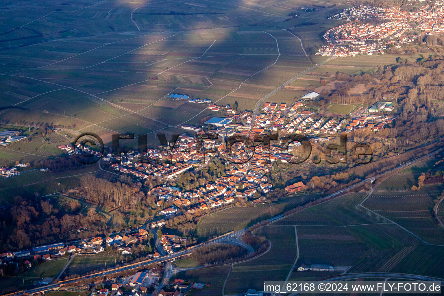 Vue oblique de Siebeldingen dans le département Rhénanie-Palatinat, Allemagne