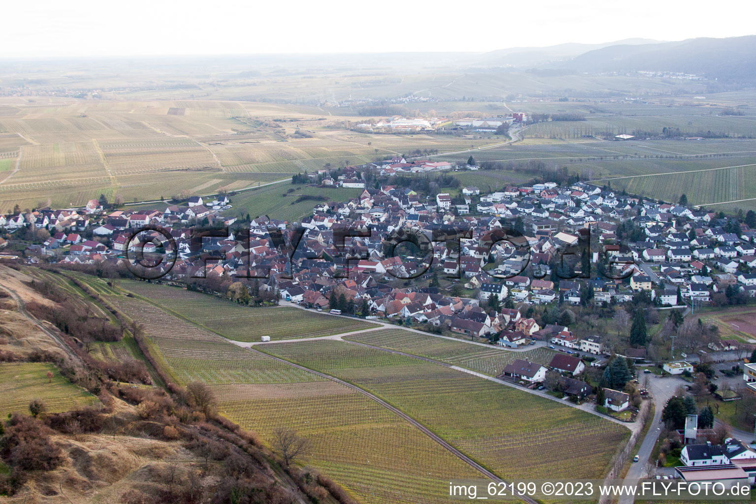 Vue aérienne de Ilbesheim bei Landau in der Pfalz dans le département Rhénanie-Palatinat, Allemagne