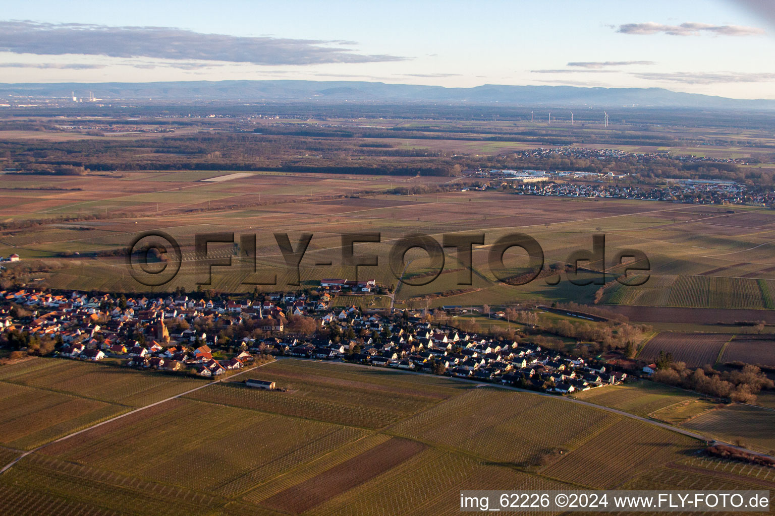 Insheim dans le département Rhénanie-Palatinat, Allemagne depuis l'avion