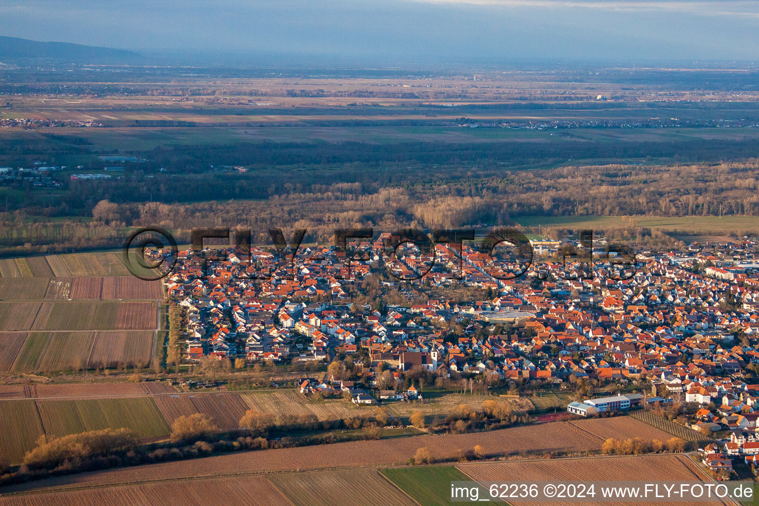Enregistrement par drone de Offenbach an der Queich dans le département Rhénanie-Palatinat, Allemagne