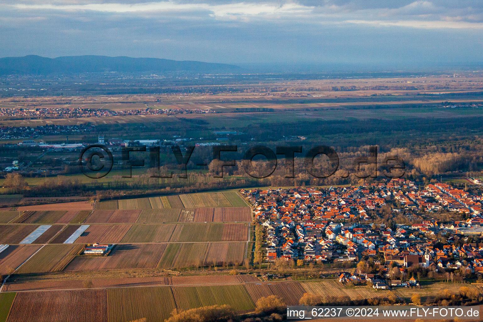 Image drone de Offenbach an der Queich dans le département Rhénanie-Palatinat, Allemagne