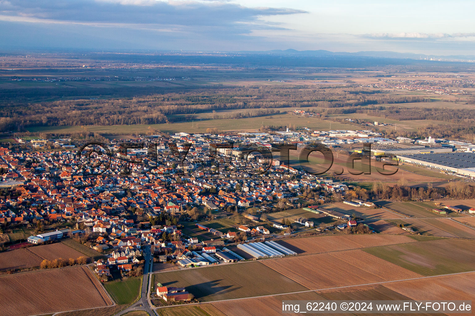 Offenbach an der Queich dans le département Rhénanie-Palatinat, Allemagne vu d'un drone