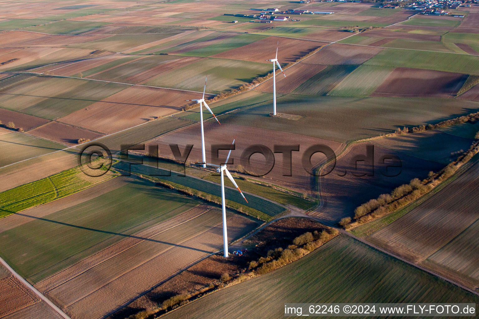 Vue aérienne de Éoliennes à Offenbach an der Queich dans le département Rhénanie-Palatinat, Allemagne