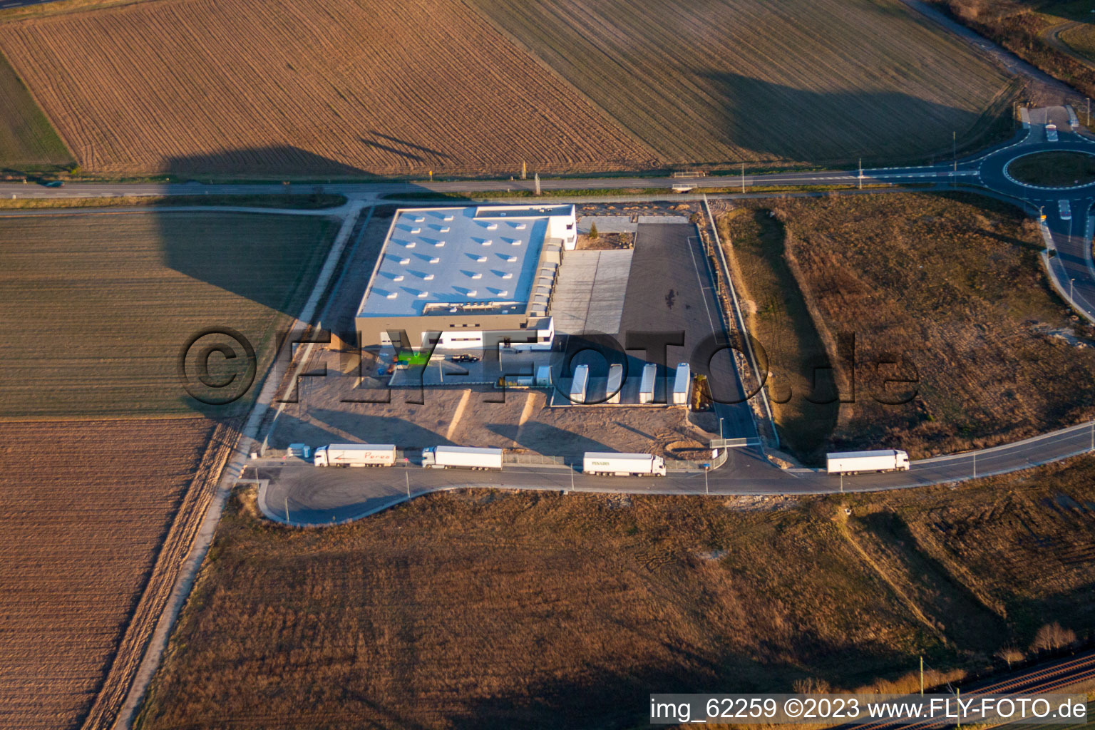 Zone industrielle du Nord à Rülzheim dans le département Rhénanie-Palatinat, Allemagne hors des airs