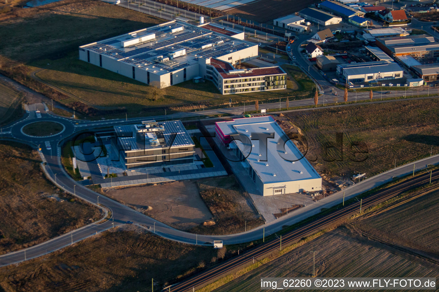 Zone industrielle du Nord à Rülzheim dans le département Rhénanie-Palatinat, Allemagne vue d'en haut