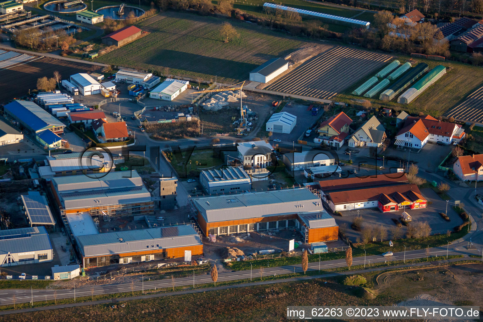 Zone industrielle du Nord à Rülzheim dans le département Rhénanie-Palatinat, Allemagne vue du ciel