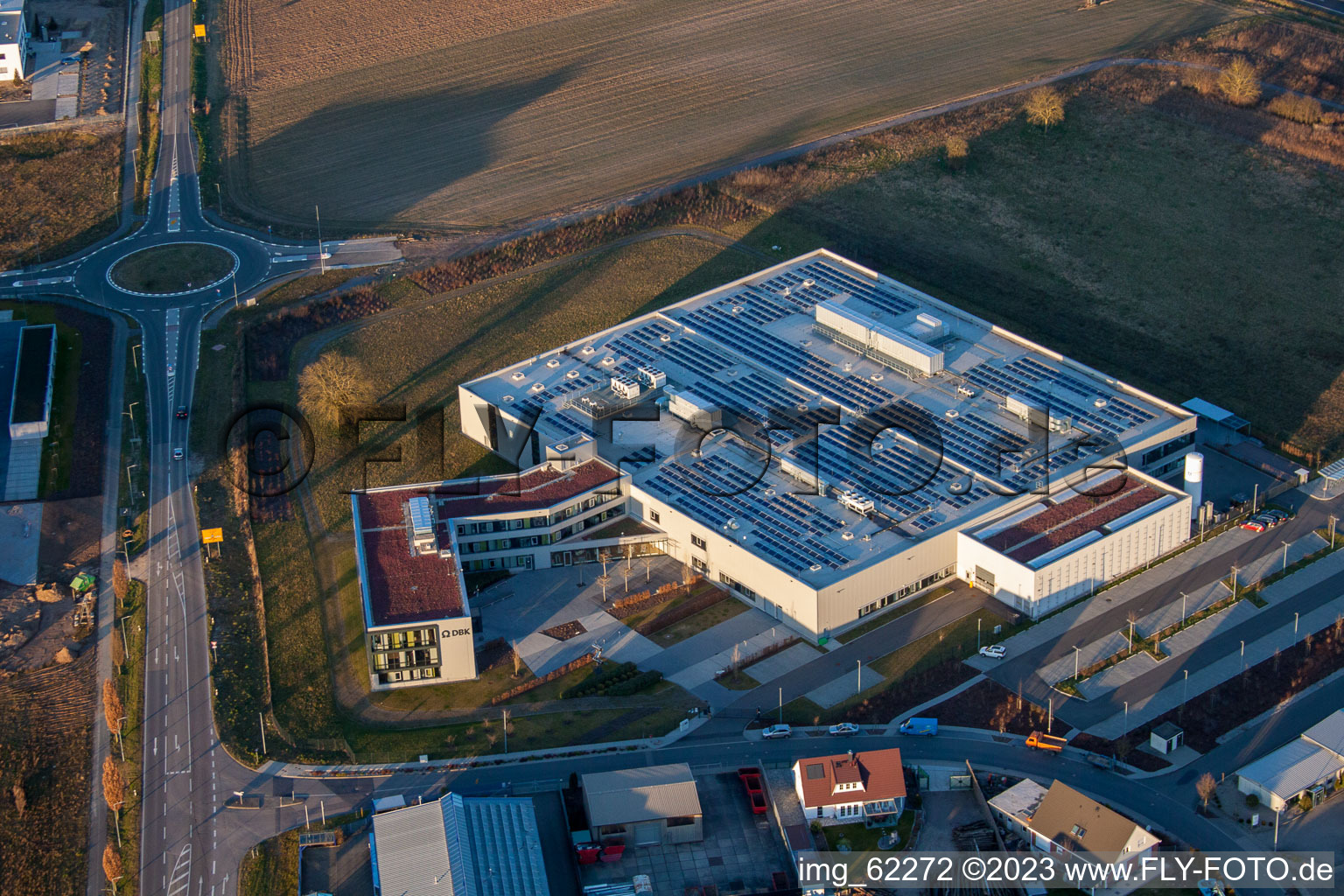 Zone industrielle du Nord à Rülzheim dans le département Rhénanie-Palatinat, Allemagne d'en haut