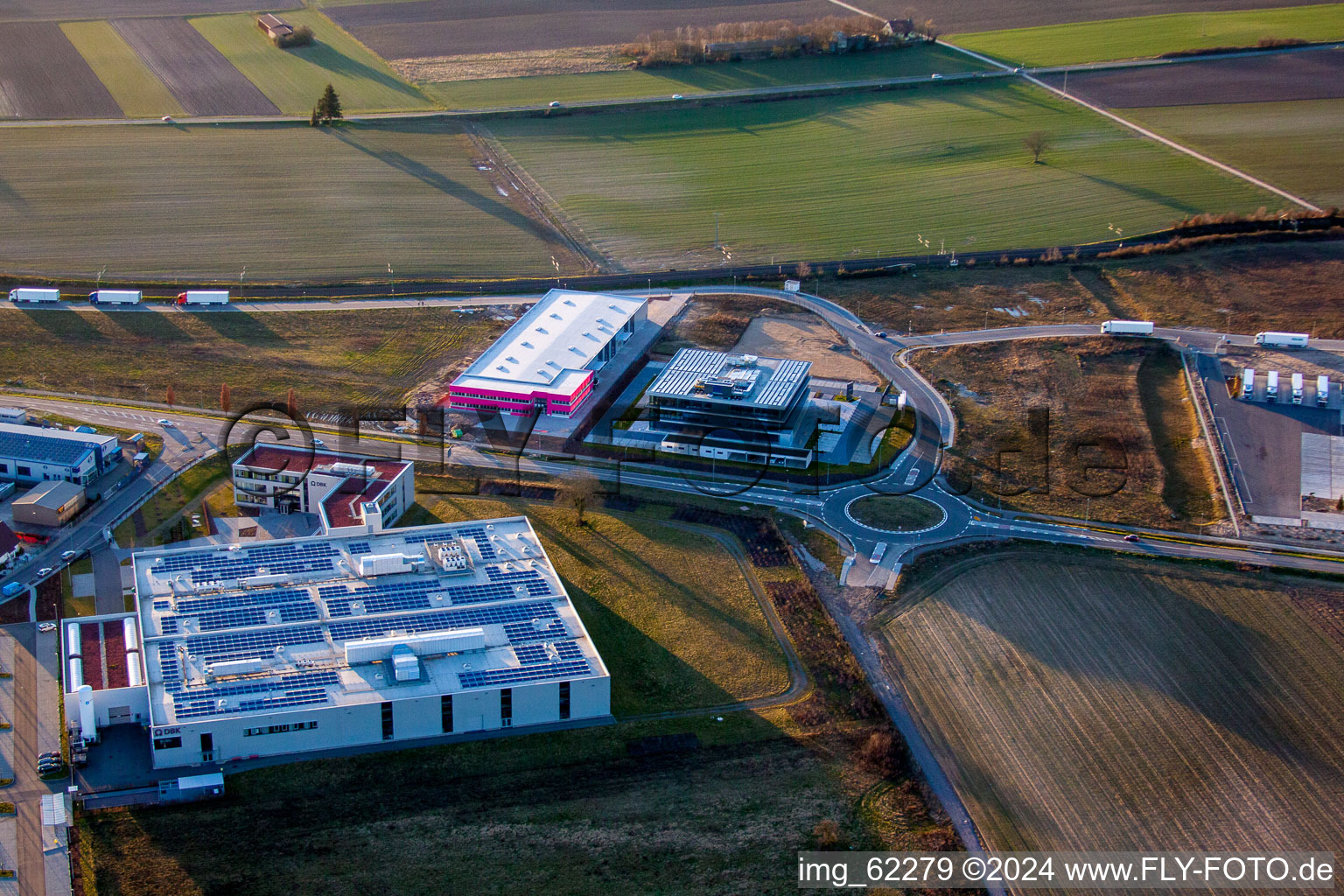 Zone industrielle du Nord à Rülzheim dans le département Rhénanie-Palatinat, Allemagne vue du ciel