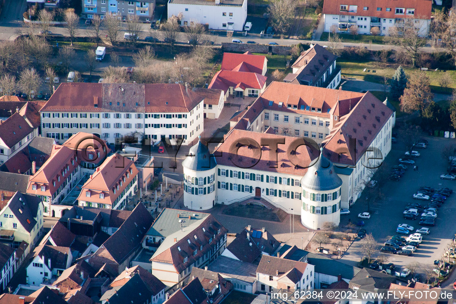 Vue aérienne de Mairie de l'administration de la ville et association administration municipale à Bad Bergzabern dans le département Rhénanie-Palatinat, Allemagne